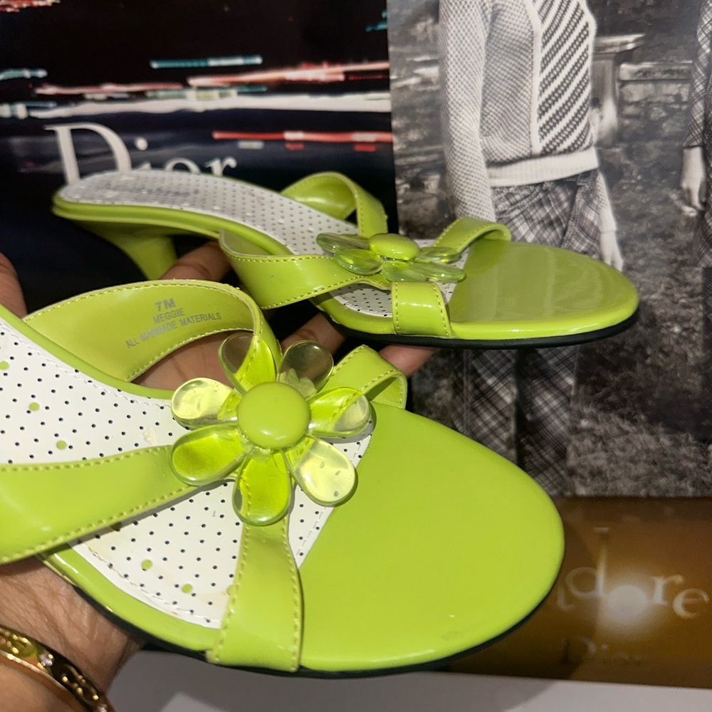 FLORA kitten heels
